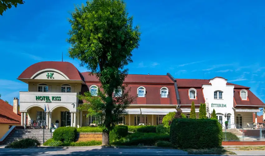 Hotel Kiss Tata - Oktber 23.