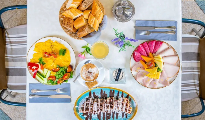 Hotel Kiss Tata - Oktber 23.