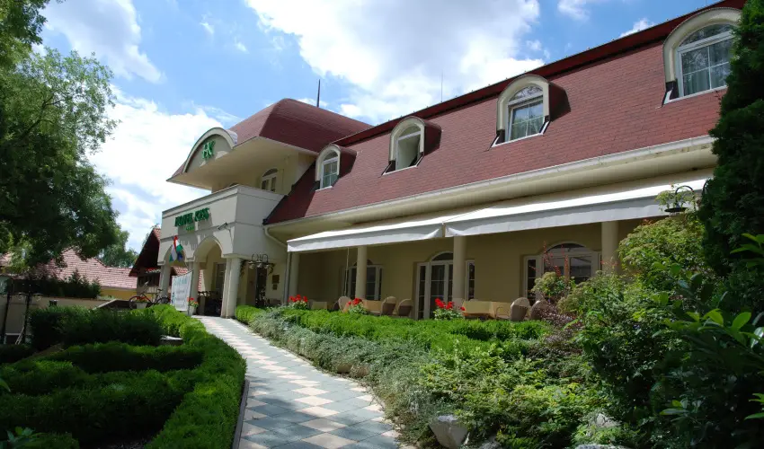 Hotel Kiss Tata - Oktber 23.