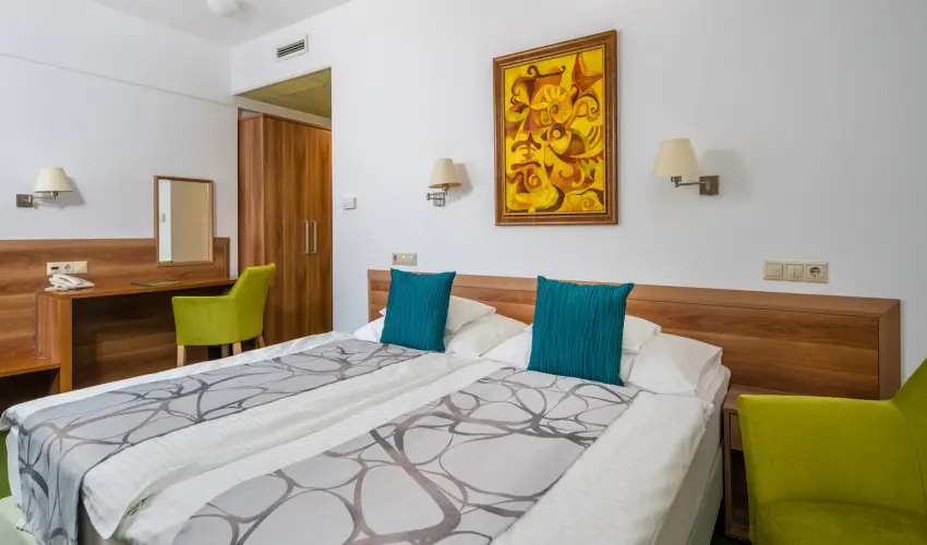 Hotel Kiss Tata - Oktber 23.