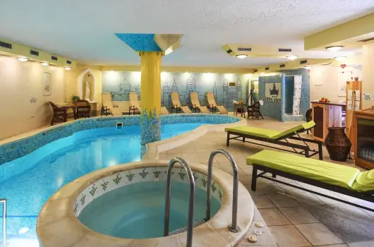 Hotel Korona Wellness, Rendezv�ny & Borhotel Eger - Okt�ber 23. (min. 2 �j)