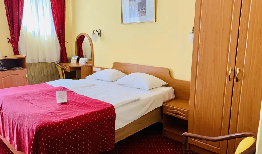 Hotel Korona Wellness, Rendezvny & Borhotel Eger Eger - Oktber 23. (min. 3 j)