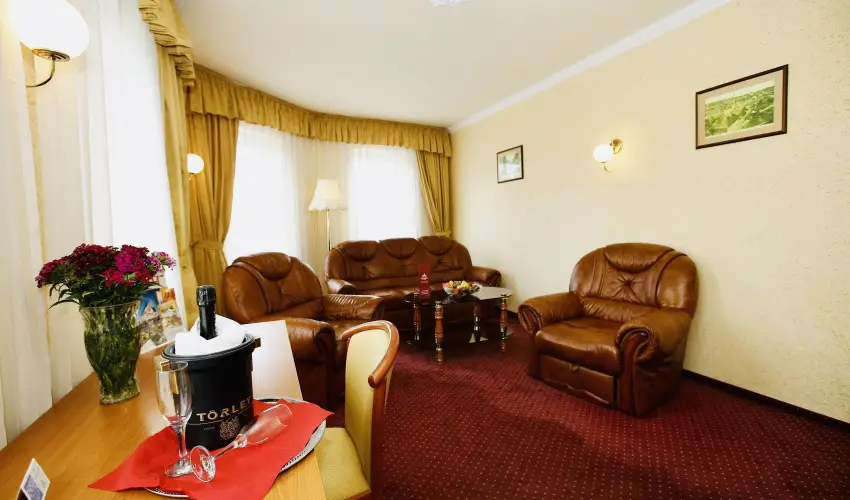 Hotel Korona Wellness, Rendezvny & Borhotel Eger Eger - Oktber 23. (min. 3 j)