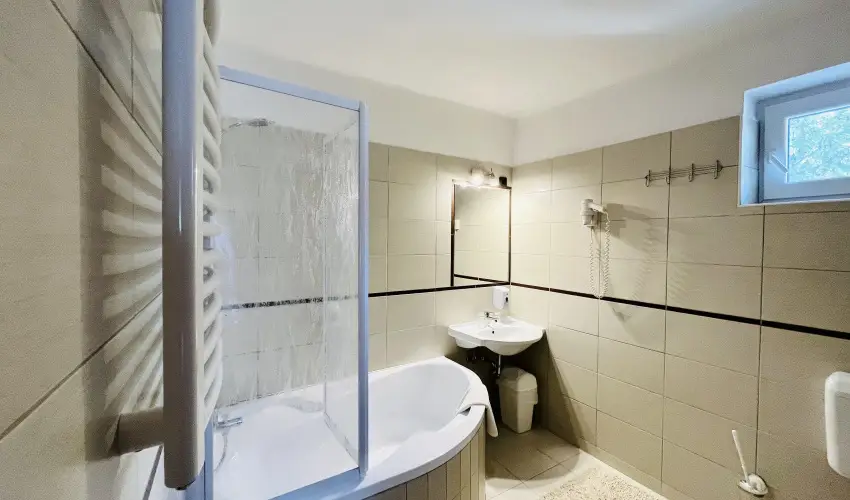 Hotel Korona Wellness, Rendezvny & Borhotel Eger Eger - Oktber 23. (min. 3 j)