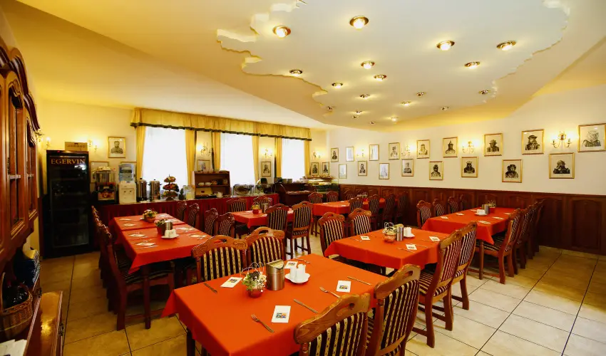 Hotel Korona Wellness, Rendezvny & Borhotel Eger Eger - Oktber 23. (min. 3 j)