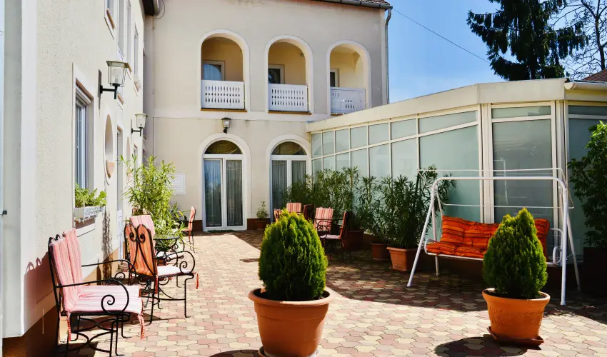 Hotel Korona Wellness, Rendezvny & Borhotel Eger Eger - Oktber 23. (min. 3 j)