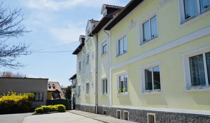 Hotel Korona Wellness, Rendezvny & Borhotel Eger Eger - Oktber 23. (min. 3 j)