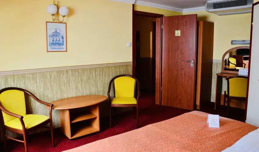 Hotel Korona Wellness, Rendezvny & Borhotel Eger Eger - Oktber 23. (min. 3 j)