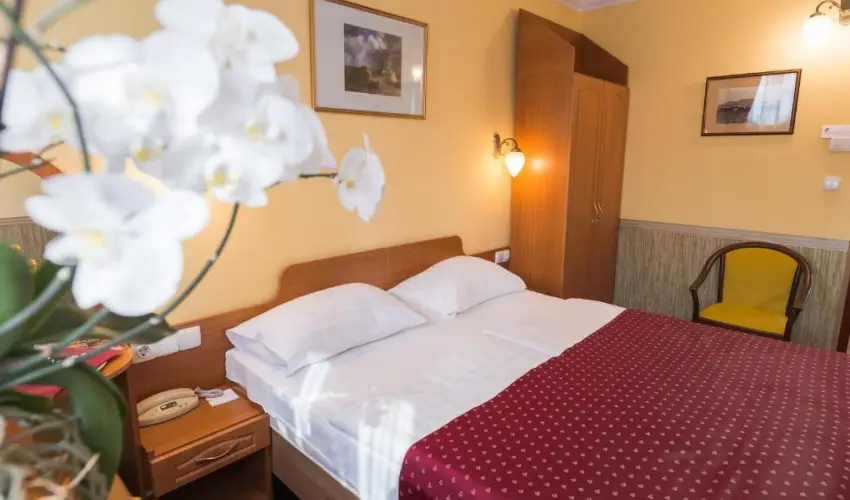 Hotel Korona Wellness, Rendezvny & Borhotel Eger Eger - Oktber 23. (min. 3 j)