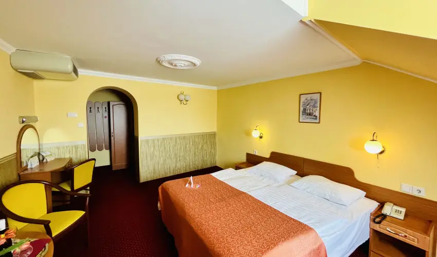 Hotel Korona Wellness, Rendezvny & Borhotel Eger Eger - Oktber 23. (min. 3 j)