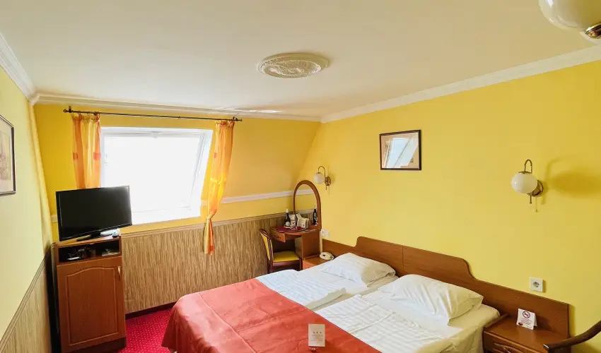 Hotel Korona Wellness, Rendezvny & Borhotel Eger Eger - Oktber 23. (min. 3 j)