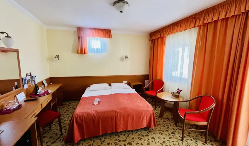 Hotel Korona Wellness, Rendezvny & Borhotel Eger Eger - Oktber 23. (min. 3 j)