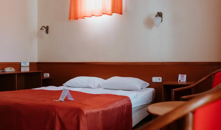 Hotel Korona Wellness, Rendezvny & Borhotel Eger Eger - Oktber 23. (min. 3 j)