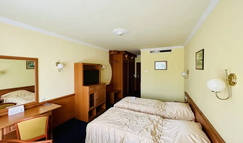 Hotel Korona Wellness, Rendezvny & Borhotel Eger Eger - Oktber 23. (min. 3 j)