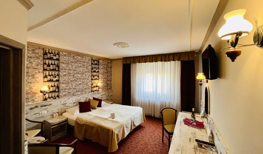 Hotel Korona Wellness, Rendezvny & Borhotel Eger Eger - Oktber 23. (min. 3 j)