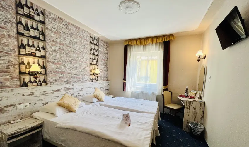 Hotel Korona Wellness, Rendezvny & Borhotel Eger Eger - Oktber 23. (min. 3 j)