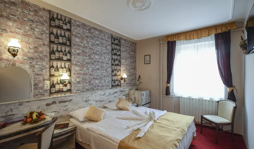 Hotel Korona Wellness, Rendezvny & Borhotel Eger Eger - Oktber 23. (min. 3 j)
