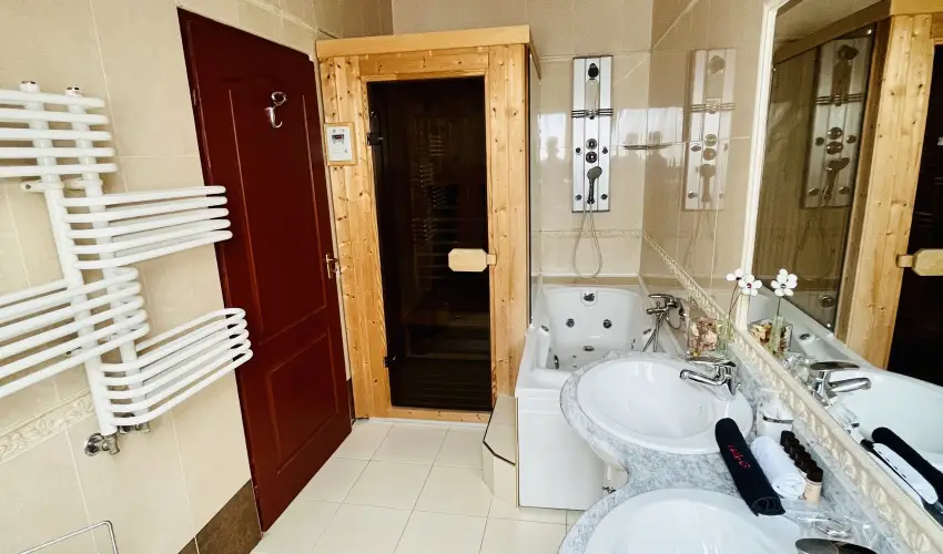 Hotel Korona Wellness, Rendezvny & Borhotel Eger Eger - Oktber 23. (min. 3 j)