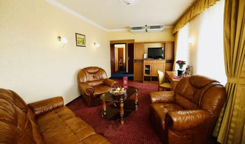 Hotel Korona Wellness, Rendezvny & Borhotel Eger Eger - Oktber 23. (min. 3 j)