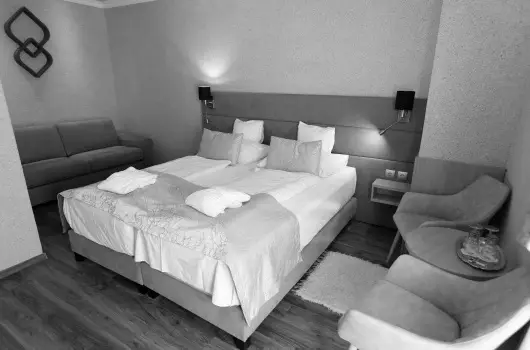 Hotel Laroba - Oktber 23. (min. 2 j)