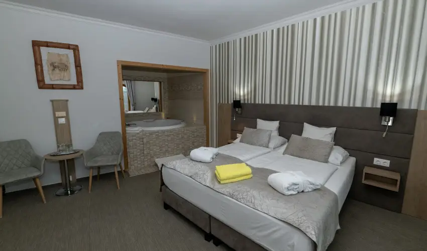 Hotel Laroba Alsrs - Oktber 23. (min. 2 j)