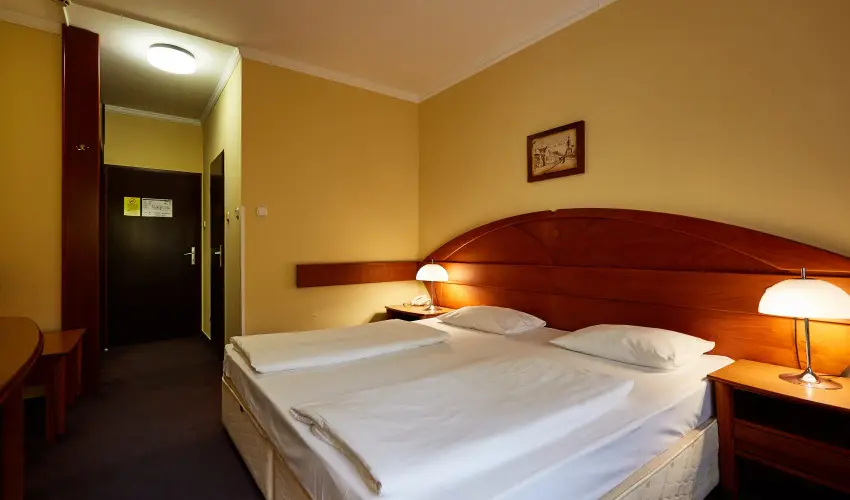 Hotel Lvr Sopron - Oktber 23.  (min. 2 j)
