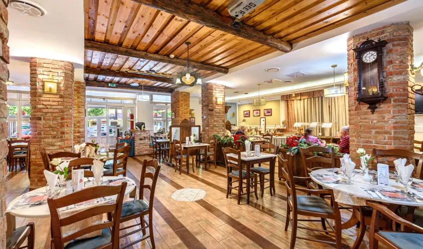 Hotel Ngy vszak Hajdszoboszl - Oktber 23. (min. 2 j)