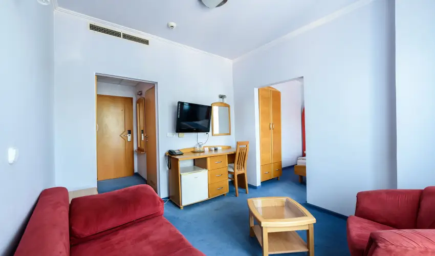 Hotel Ngy vszak Hajdszoboszl - Oktber 23. (min. 2 j)