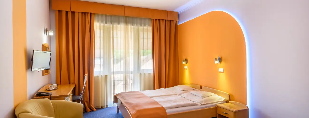 Hotel Ngy vszak Hajdszoboszl - Oktber 23. (min. 1 j)