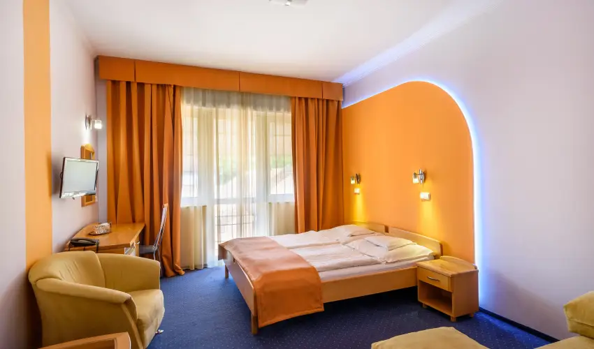 Hotel Ngy vszak Hajdszoboszl - Oktber 23. (min. 2 j)