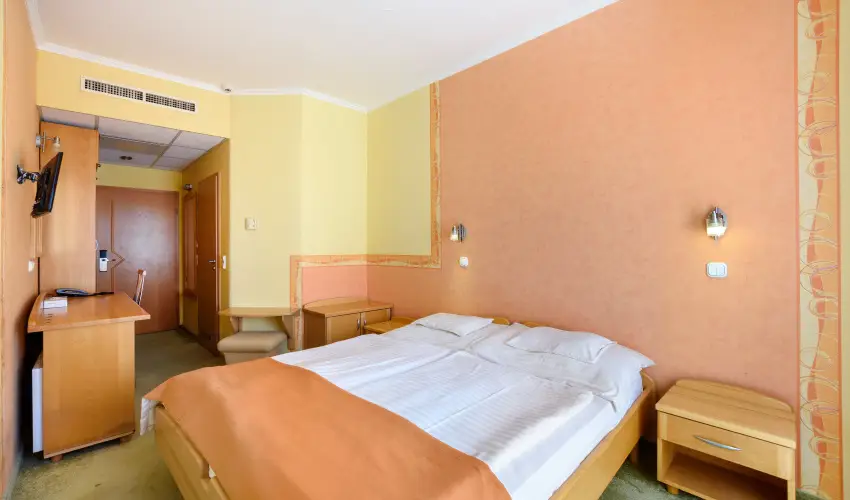 Hotel Ngy vszak Hajdszoboszl - Oktber 23. (min. 2 j)