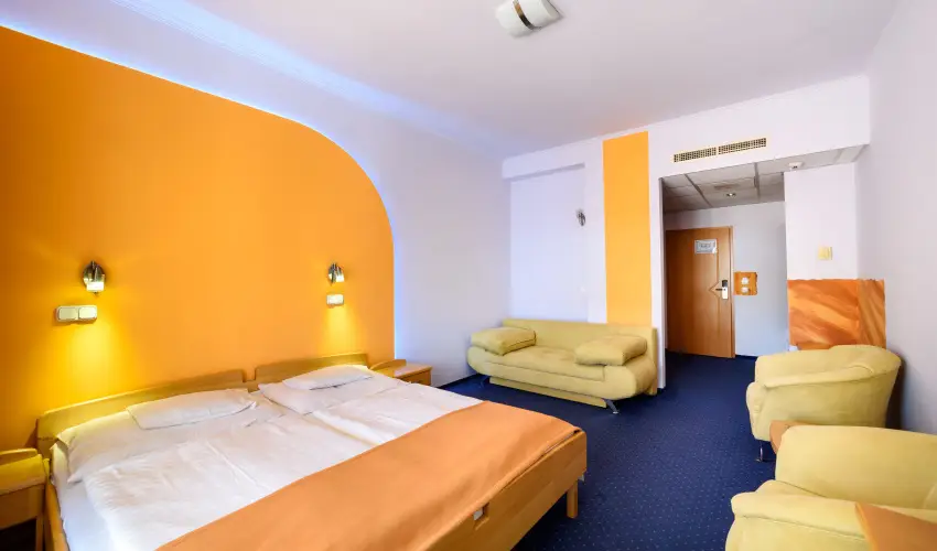 Hotel Ngy vszak Hajdszoboszl - Oktber 23. (min. 2 j)