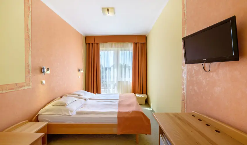 Hotel Ngy vszak Hajdszoboszl - Oktber 23. (min. 2 j)