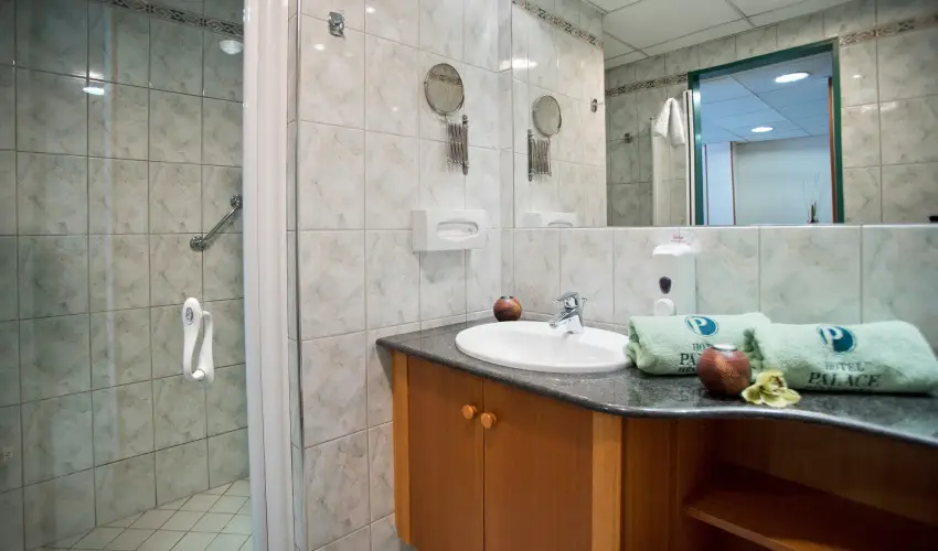 Palace Hotel  Hvz - Oktber 23. - teljes elrefizetssel