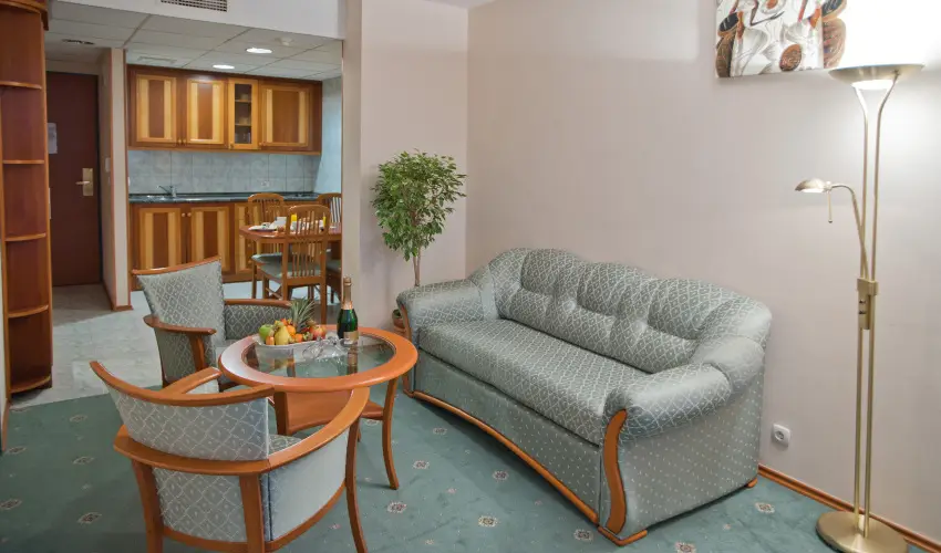 Palace Hotel  Hvz - Oktber 23. - teljes elrefizetssel