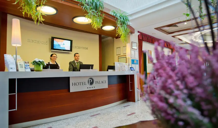 Palace Hotel  Hvz - Oktber 23. - teljes elrefizetssel