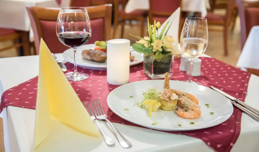 Palace Hotel  Hvz - Oktber 23. - teljes elrefizetssel