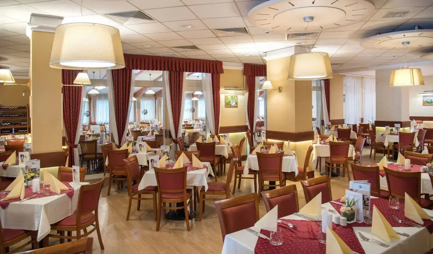 Palace Hotel  Hvz - Oktber 23. - teljes elrefizetssel