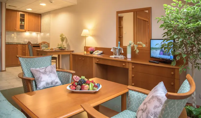 Palace Hotel  Hvz - Oktber 23. - teljes elrefizetssel