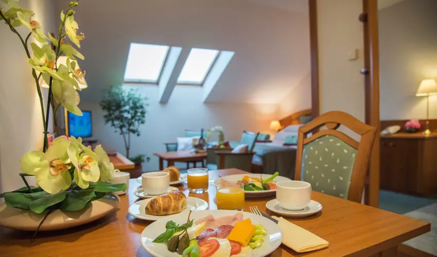 Palace Hotel  Hvz - Oktber 23. - teljes elrefizetssel