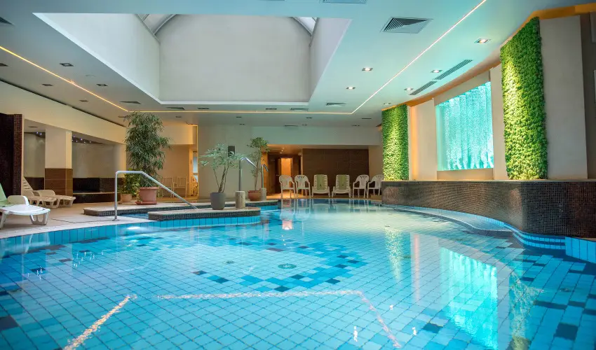 Palace Hotel  Hvz - Oktber 23. - teljes elrefizetssel