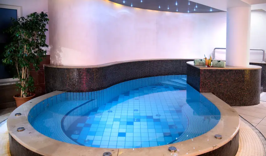 Palace Hotel  Hvz - Oktber 23. - teljes elrefizetssel