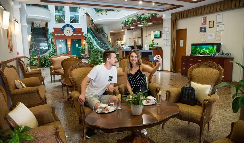 Palace Hotel  Hvz - Oktber 23. - teljes elrefizetssel