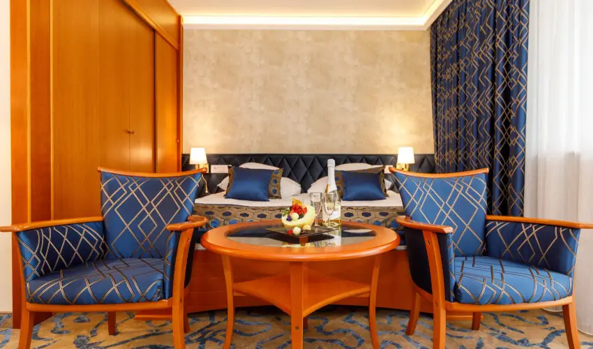 Palace Hotel  Hvz - Oktber 23. - teljes elrefizetssel