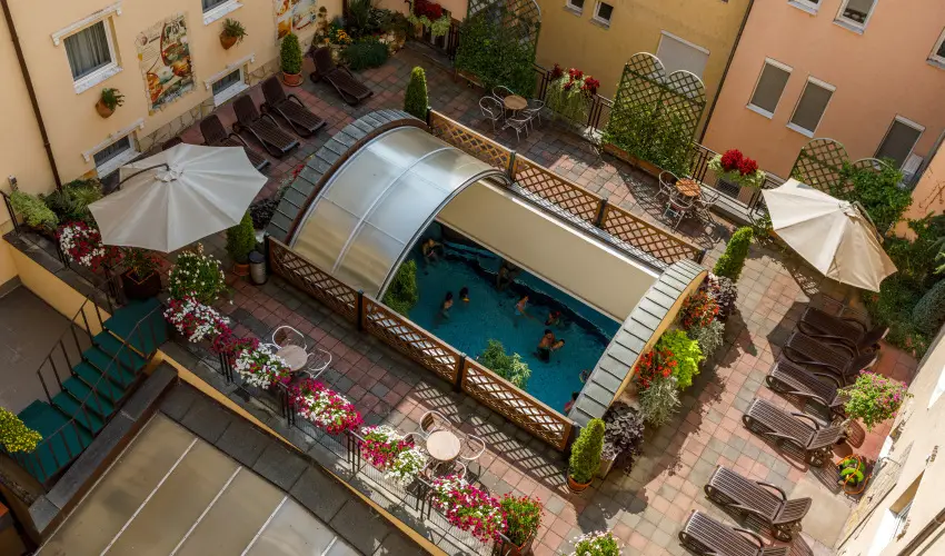 Palace Hotel  Hvz - Oktber 23. - teljes elrefizetssel