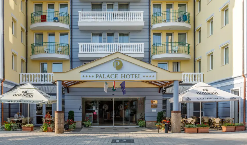 Palace Hotel  Hvz - Oktber 23. - teljes elrefizetssel