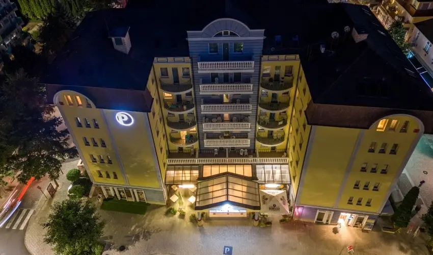 Palace Hotel  Hvz - Oktber 23. - teljes elrefizetssel