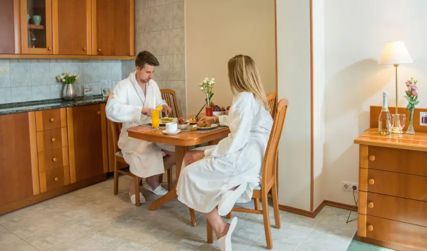 Palace Hotel  Hvz - Oktber 23. - teljes elrefizetssel