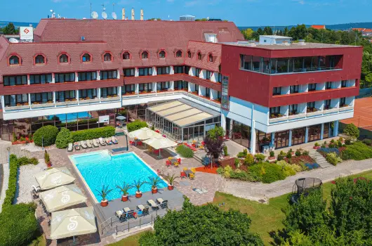 Sopron Hotel - Okt�ber 23. 