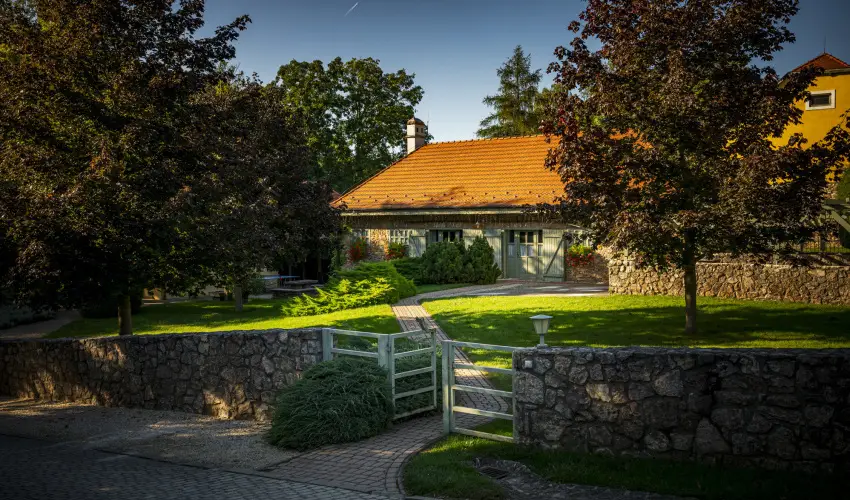 Hotel Sz�palma Porva-Sz�palmapuszta - Okt�ber 23.